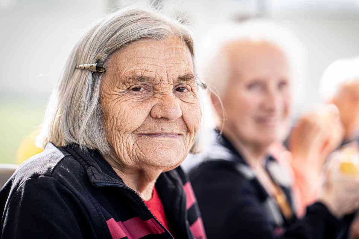 pensionata in primo piano